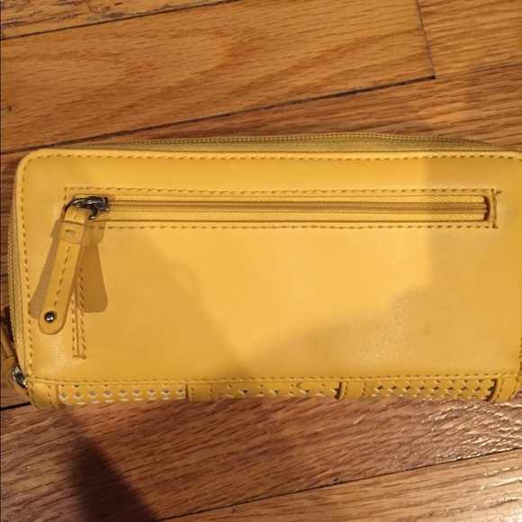 Nine West yellow wallet - Picture 7 of 7